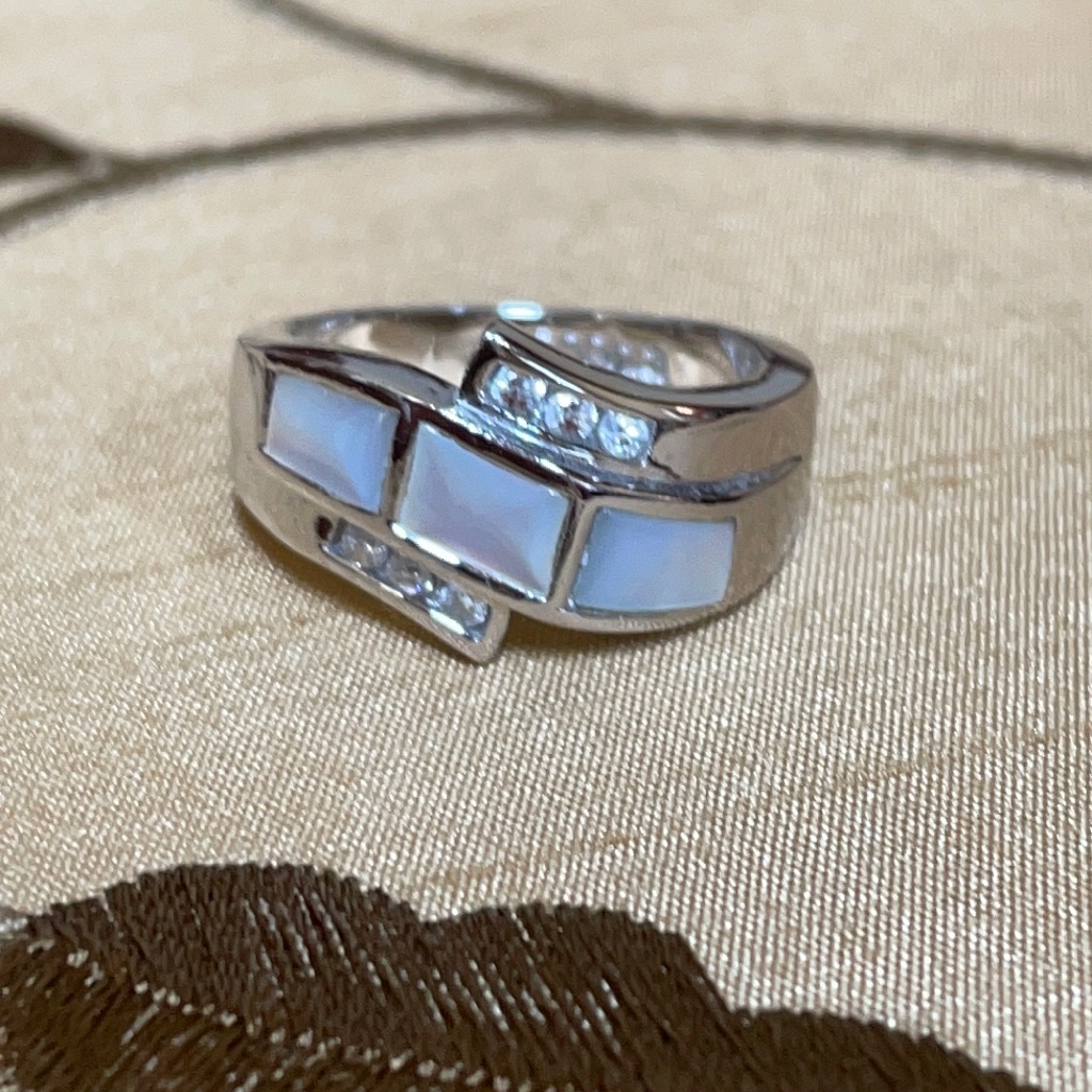 Lia Sophia Meringue Ring Size 6 30$